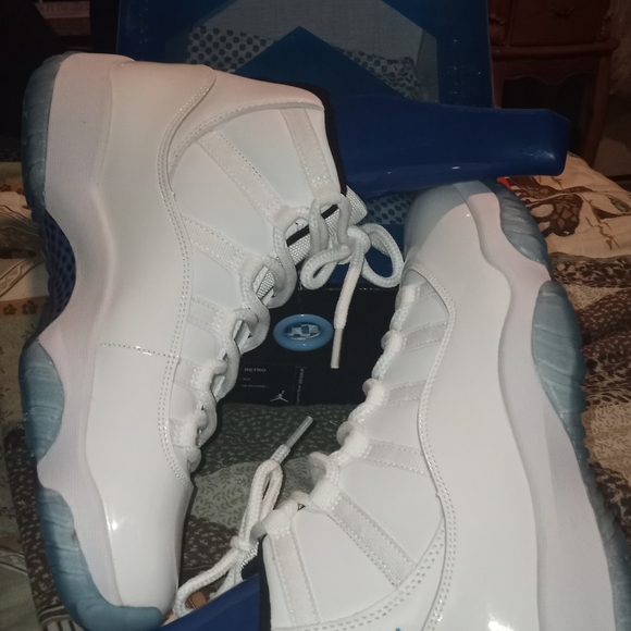 Jordan Jubilee 11s & white legend blue 11s - Picture 8 of 10